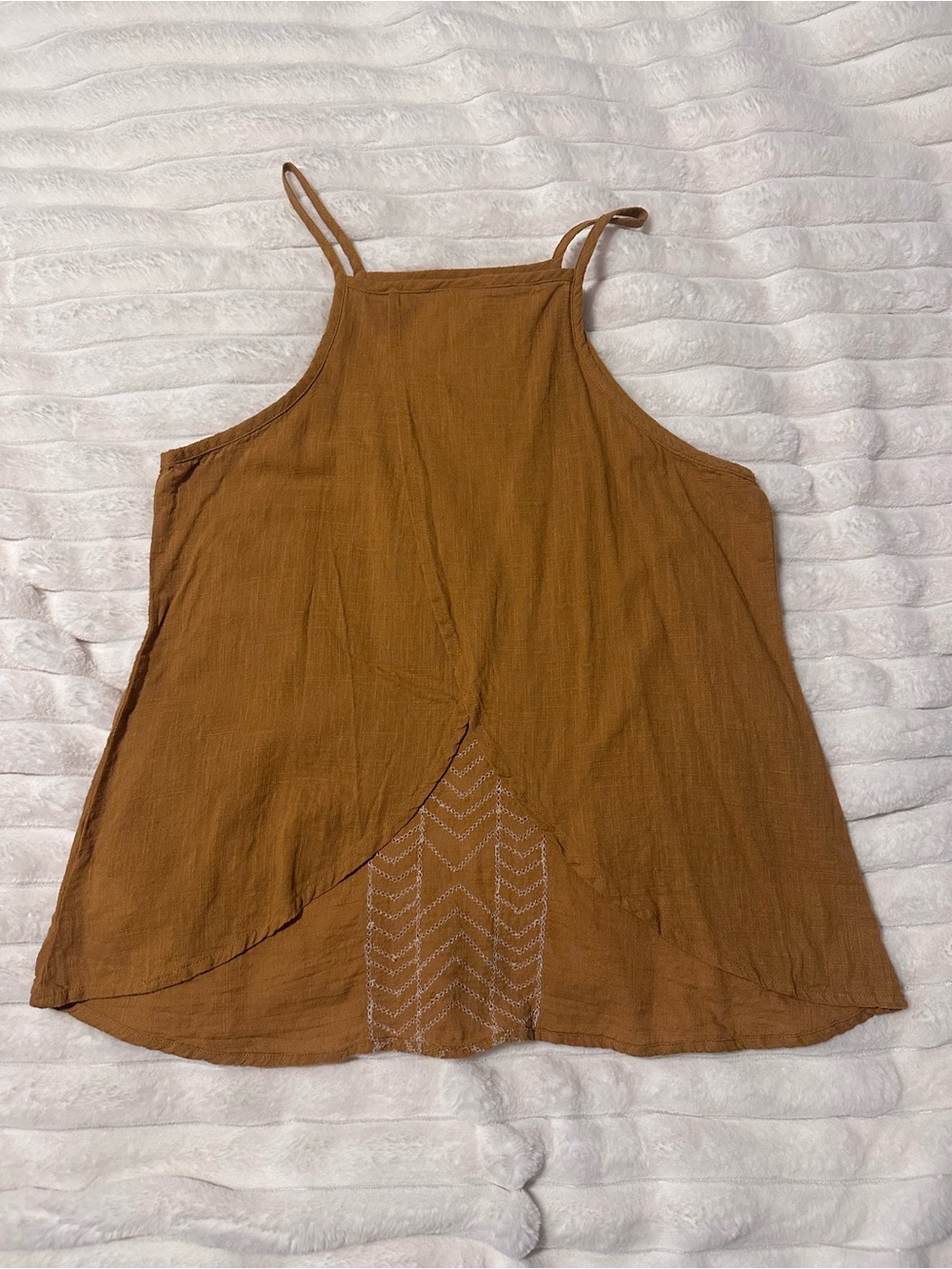 Shyanne Embroidered Sleeveless Open Back Flowy Tank - Picture 3 of 5